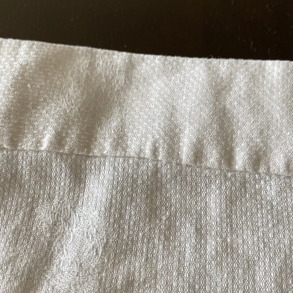 Beautiful Vintage Creamy White Crocheted Ruffled Edge Towel!